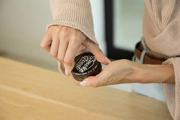 What Is a Toothless Grinder and Why Cannabis Consumers Are Switching